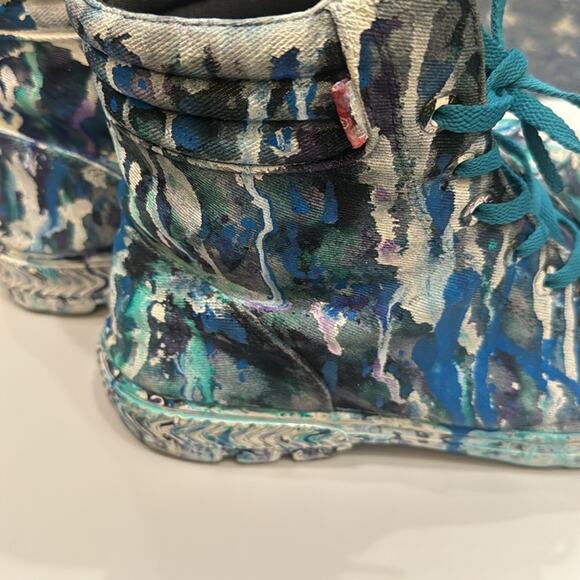 Levi’s Men’s Abstract Handpainted Combat Boots - Picture 6 of 10